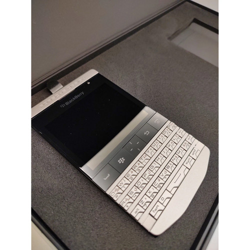 Blackberry porsche design - porsche,