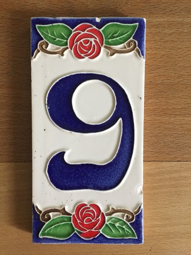 Hausnummer 9 - (oder, 6)