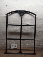 massives altes  Rundbogen