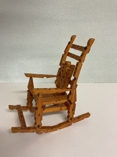 Alter miniatur schaukelstuhl - miniatur,