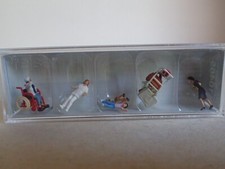 Preiser Reisende Rollstuhl Koffer Trolly Kind Bahnsteig 10465 H0 1:87 OVP 4Fig