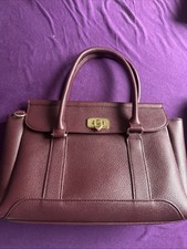 bordeauxrote damen handtasche leder mittelgroß inklusive umhängeträger