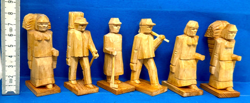 Figuren geschnitzt