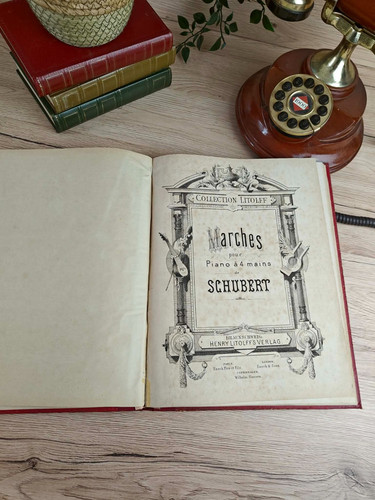 Altes buch klaviernoten a - klaviernoten,