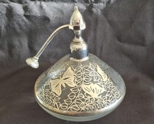 Antiker Spray mit Silberdekor