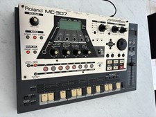 ROLAND MC-307 Groovebox