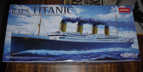 Sealed academy rms titanic - academy,