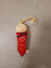 NICI: Plüsch Stofftier Wurm rot mit Herz Anhänger mit Saugnapf ca. 12 cm groß