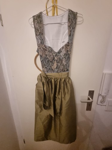 Klassisches dirndl der - in,