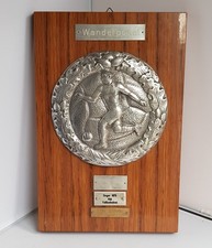 DDR Wanderpokal Fußball Plakette auf Holz PGH Kraftfahrzeuge Fußbodenbau H.Hertz