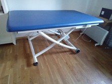 Bobath Behandlungsliege elektrisch höhenverstellbar