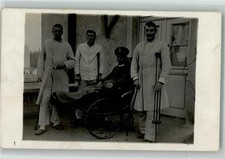 39925826 - 8000 Muenchen Verwundete Landser mit Rollstuhl Ort lt.