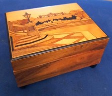 Antike hölzerne Spieluhr