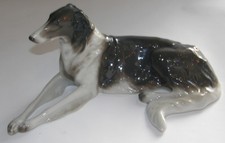 Porzellanfigur liegender
