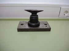 Sehr schöner Uhrmacher Amboss, Goldschmied Amboß, mit Basis, 2495 g