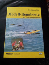 Modell-Rennboote mit