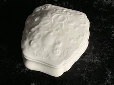 Schöne Deckeldose Dose Relief