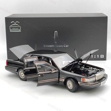 1/18 Lincoln Towncar V8