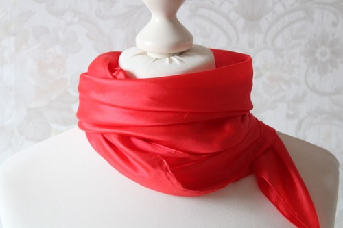 Rotes tuch aus seide - aus,