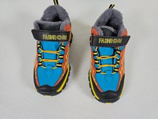 Kinder Winterschuhe mit Anti Rutsch Spike Größe 33 NEU