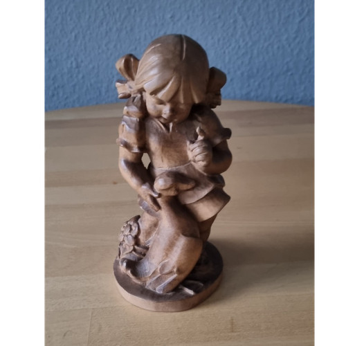 Holzfigur mädchen mit gans - holzfigur,