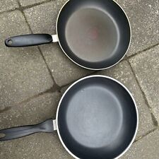 2 Pfannen (eine Tefal)