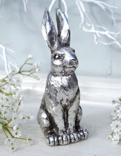 Lene Bjerre Osterhase sitzend