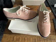 Schöner Wildlederschuh von