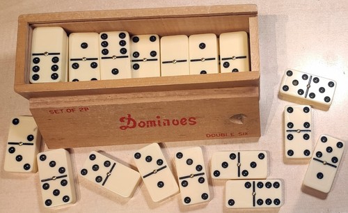 Alte dominosteine holzkiste - alte,