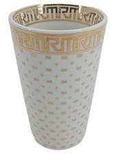 Ricarda M. Royal Living