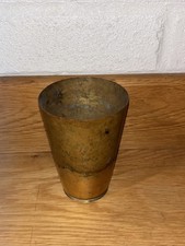 Vintage Militär Messing Becher / Becher breiter Pfeil auf dem Boden Grabenkunst ? Selten