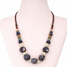 Moderne Damenkette mit Keramik