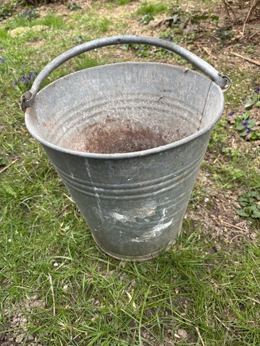 Alter zinkeimer eimer - eimer, l