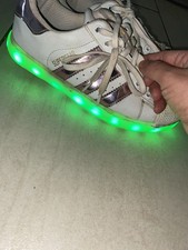 Leuchtende Schuhe LED