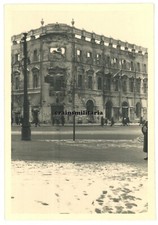 Orig. Foto Strassenszene an zerstörtes Rathaus in CHARKOW Ukraine 1942