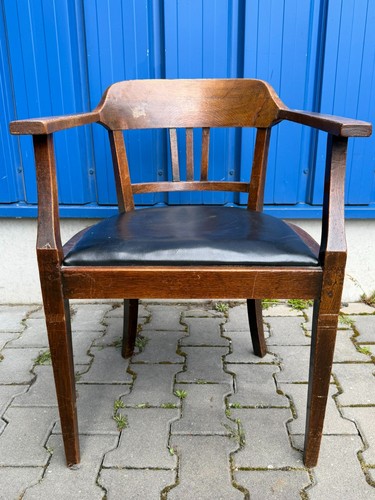 Antiker stuhl mit - stuhl, armlehnen