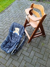 Babyschale/-wippe und höhenverstellbarer Stuhl