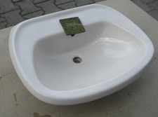 Hochwertiger Marken Waschtisch aus Kristallporzellan, in Farbe pergamon 