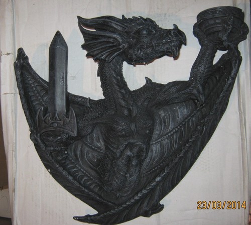 Drache stehend mit schwert - drache,