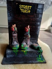 Street Trash Figur Aufsteller