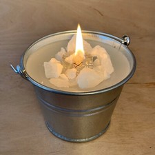 Schmelzlicht im Zink Blechtopf