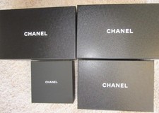 CHANEL-Boxen-Kartons, 4 Stück, Original, schwarz, mit Bolduc-Band und Camelie