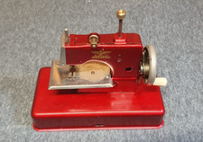 antike Casige Kindernähmaschine mit Handkurbel