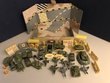 Micro Action Air Base; mit Karton; 1988; Firma FUNRISE; ca. 40 Teile