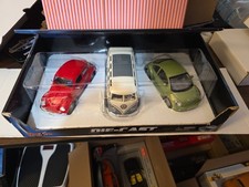 Maisto 1/24 scale VW Bus and