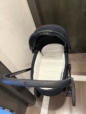 Cybex Priam So Black Bassinet