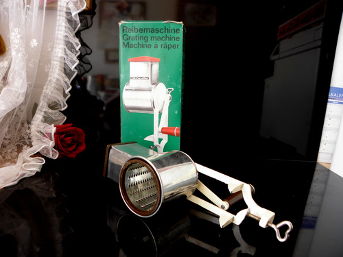 Reibemaschine nußmühle - ,