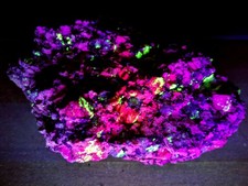  Unbek. Mineral, UV-aktiv- KW Deutschland, 850 g