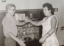 DDR Dessau Paar tanzt wild im