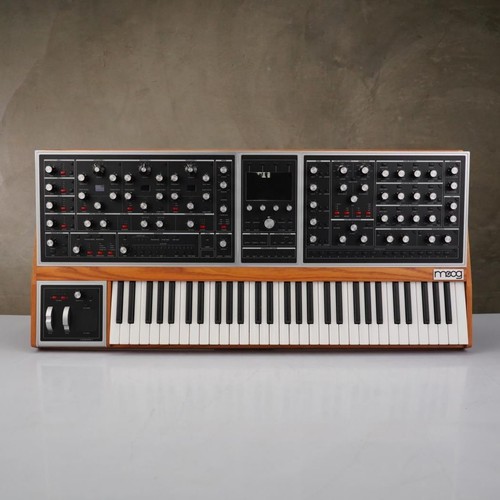 Moog one voice synthesizer - moog,